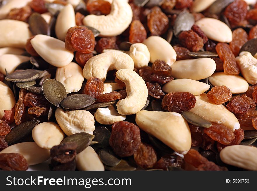 Raisins, cashew, pumpkin seed and paranuts .