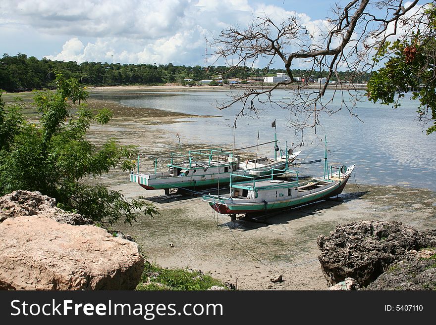 Boats on coast after outflow
Place: Indonesia