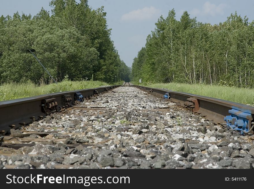 A railway which passes has foible wood.