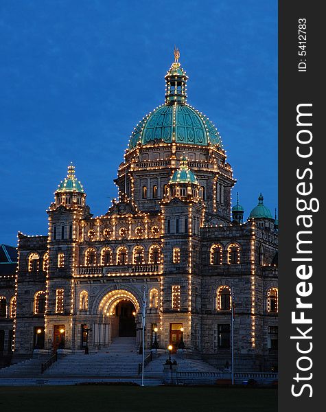 Night scene of the parliament building, victoria, british columbia, canada