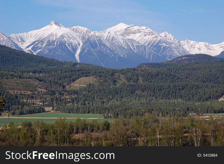 View of spring rocky mountains and forests in kootenay national park, british columbia, canada