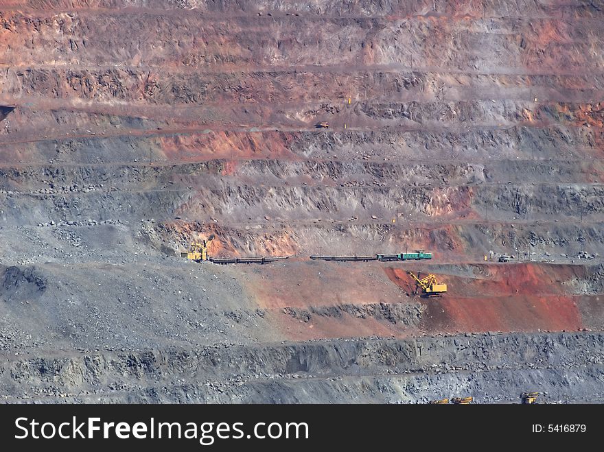 Industrial extraction of iron ore and technology of loading