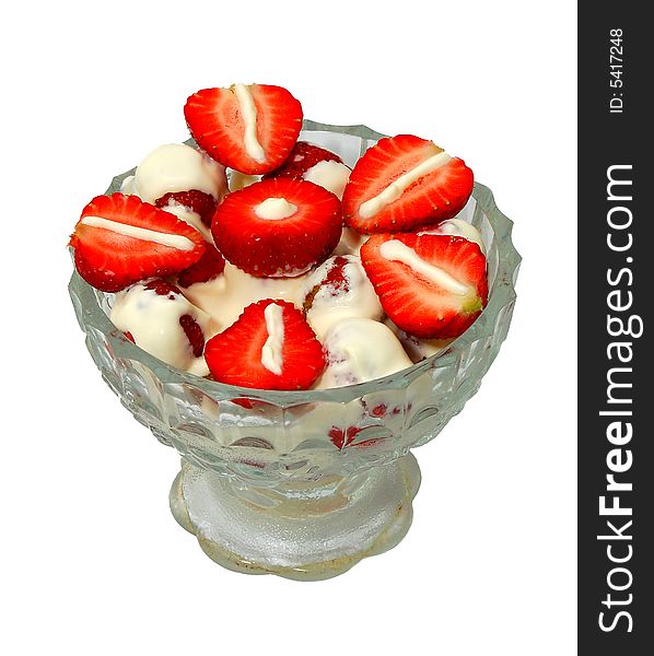 Creamed strawberry slice in glass cup