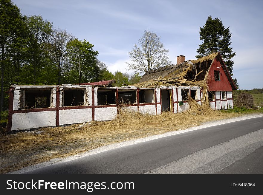 A very old hous in ruin. A very old hous in ruin.