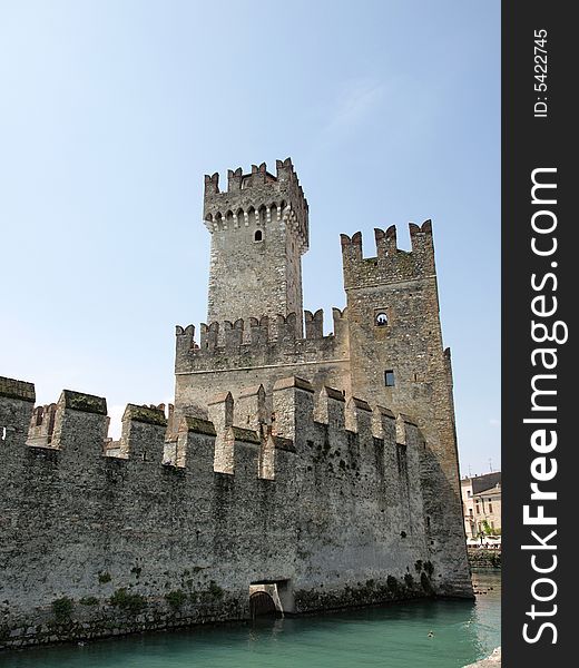 A wonderfull shot of the Sirmione Castle and his fosse plein of water