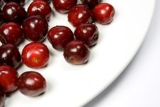 Close-up Of Fresh Cherry On White Plate Royalty Free Stock Photography Close-up Of Fresh Cherry On White Plate Royalty Free Stock Photography