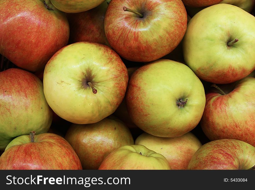 A pile of sweet apples at a farmers market