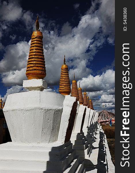 When we travelling in Tibet, we saw a lot of Tibet white pagodas there.