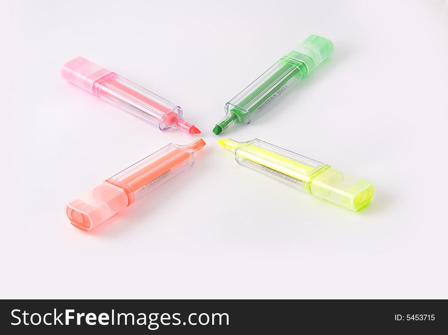 4 Highlighting Pens with different bright color, head to head