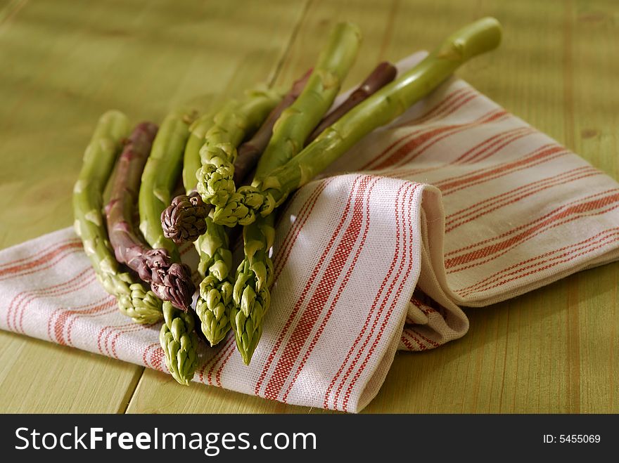 Green and violette Asparagus in the kitchen