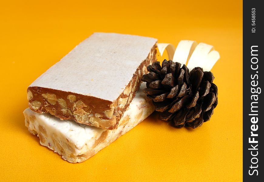 Nougat with a pine cone