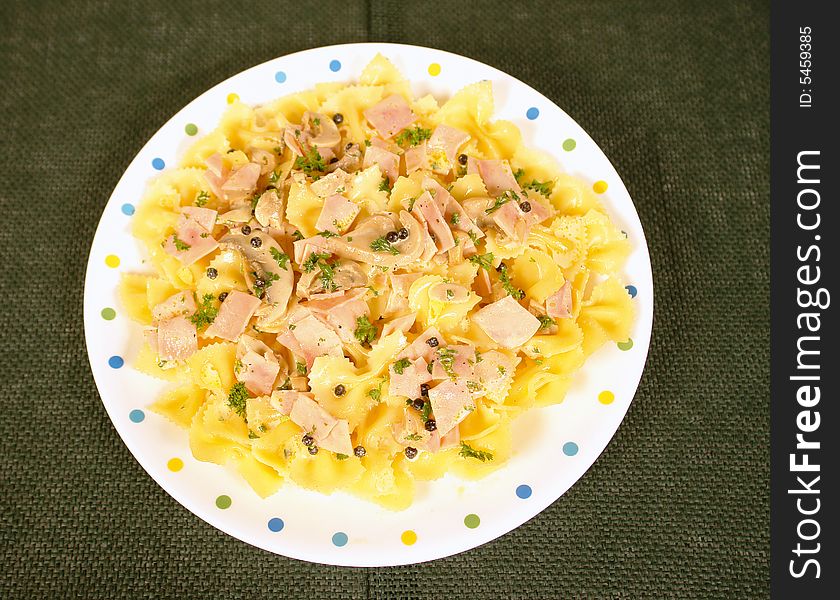 Bow tie pasta with pepper corns and creamy sauce