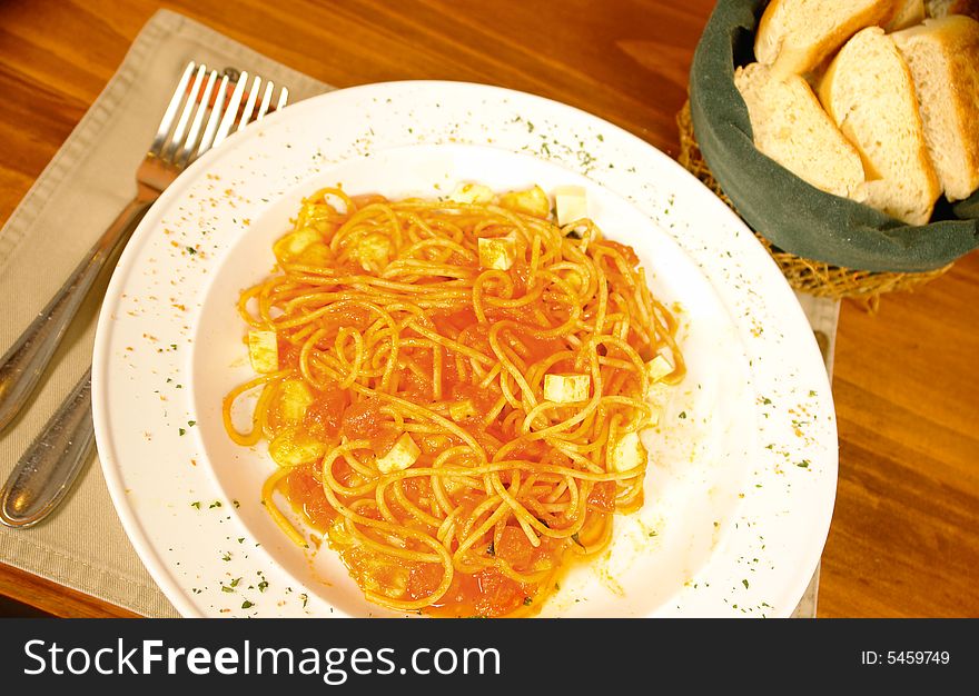 Spaghetti a la checa with mozzarella cheese