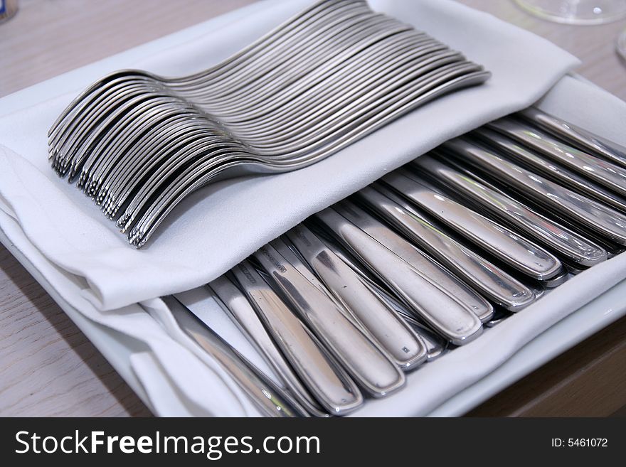 Cutlery on the plate with napkins