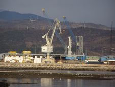 Cranes In Shipyard Royalty Free Stock Images Cranes In Shipyard Royalty Free Stock Images