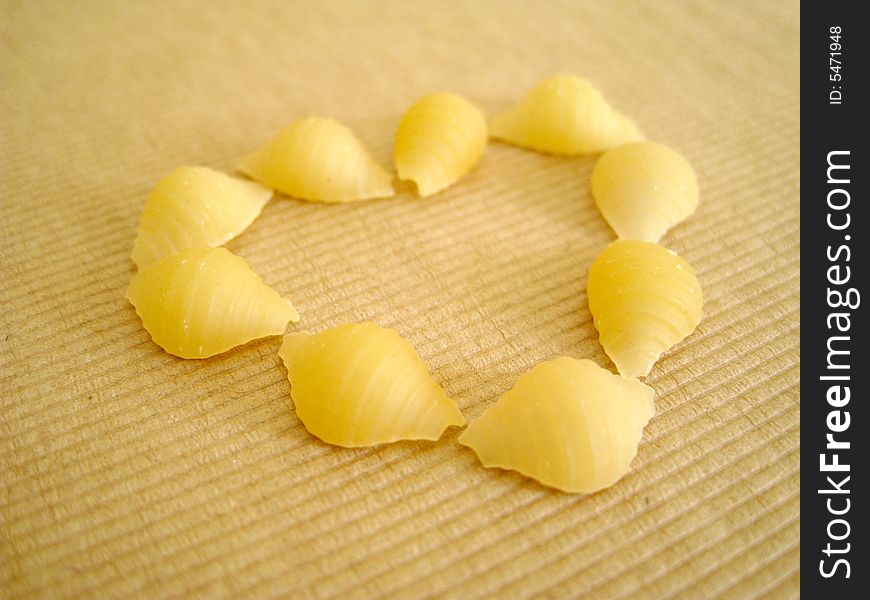 A love shape made by 9 pcs of pasta shell