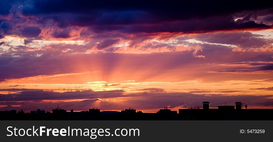 Silhouette of the roofs of houses at sunset.