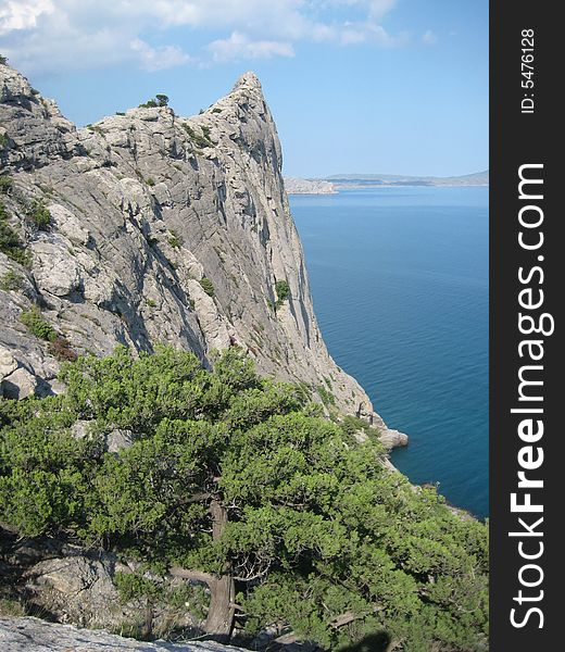 View of Mountains and the sea