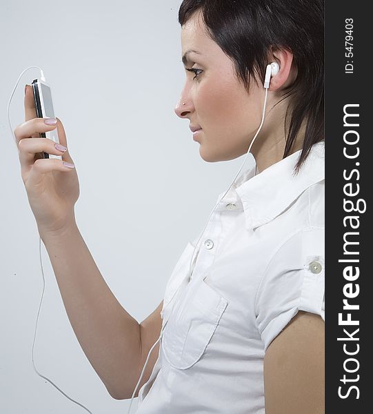 Girl with Mp3-player listening to the music