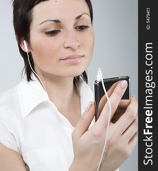 Girl with Mp3-player listening to the music