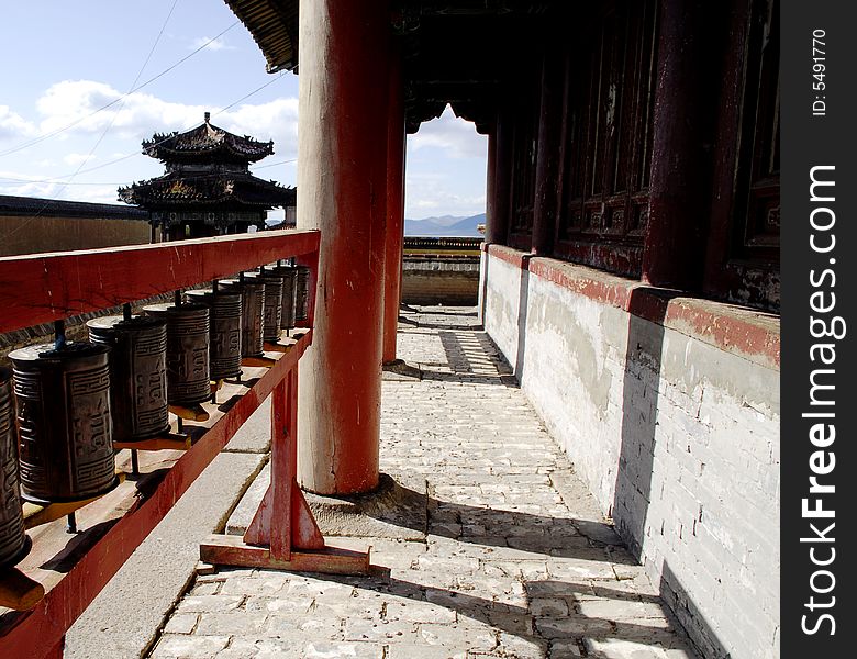 Prayer wheels at Amarbayasgalant Monastery