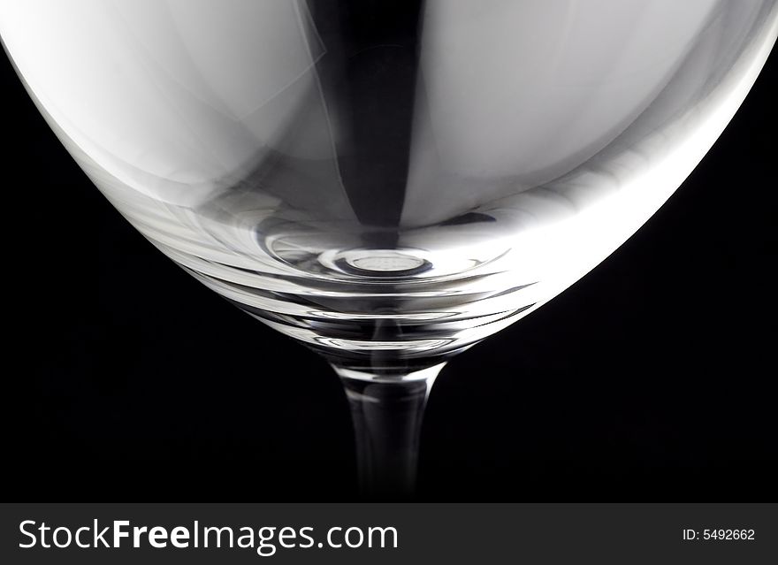 This is a nice classy wine glass made from top quality crystal. This is a nice classy wine glass made from top quality crystal.