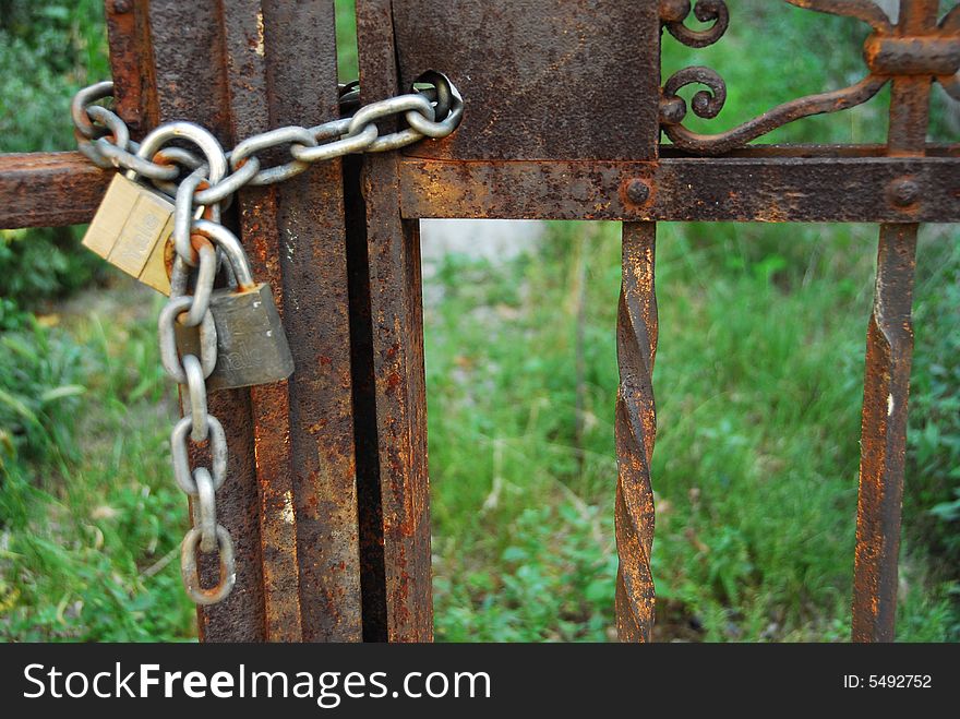 A chain is blocking the entrance to a garden area