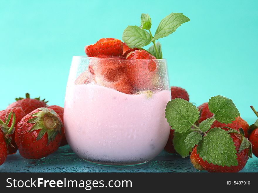 Yogurt strawberry light diet in day
