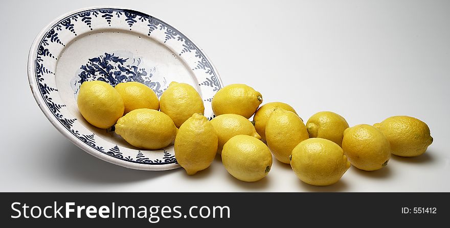 Lemons in the plate. Lemons in the plate