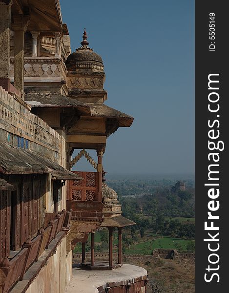 Jahangir Mahal, it was named after the Mughal Emperor Jahangir. It is an impressive structure with three storey apartments topped with domes and hanging balconies, it is a mixture of Indo-Islamic architecture. Jahangir Mahal, it was named after the Mughal Emperor Jahangir. It is an impressive structure with three storey apartments topped with domes and hanging balconies, it is a mixture of Indo-Islamic architecture.