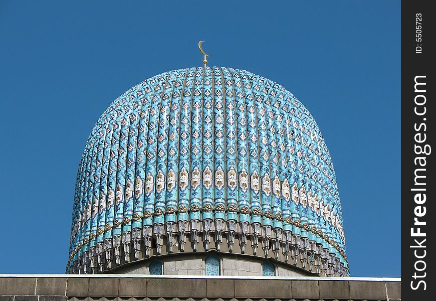 The cupola of St. Petersburg's cathedral mosque on the blue sky background. Ceramic pattern. The cupola of St. Petersburg's cathedral mosque on the blue sky background. Ceramic pattern.