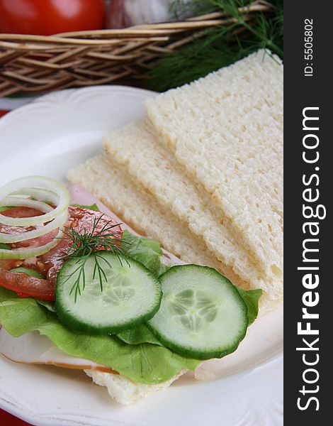 Dietetic bread with onions slices and cucumber