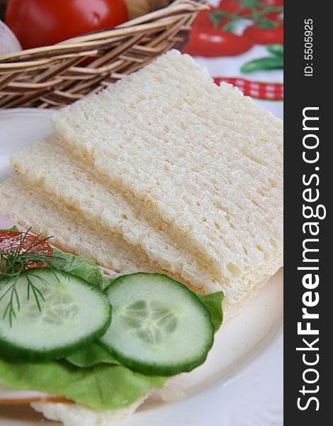 Dietetic bread with cucumber and green lettuce