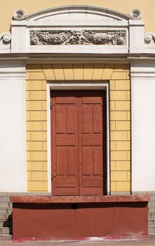 Front Door Decorated With Bas-reliefs Royalty Free Stock Photos Front Door Decorated With Bas-reliefs Royalty Free Stock Photos