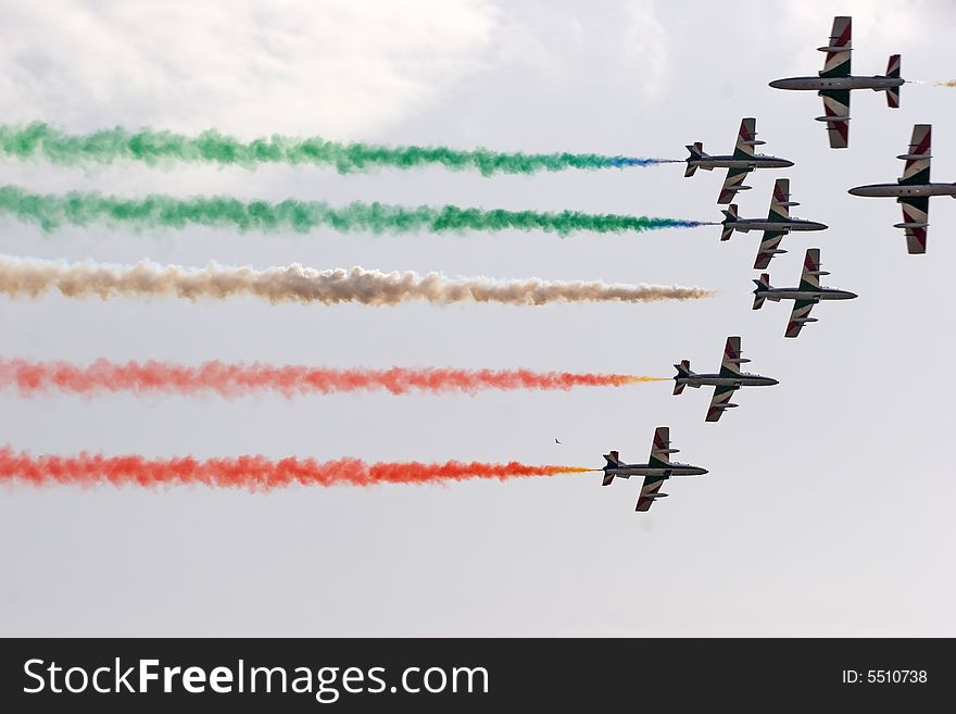 Italian arrows plans up in the sky during a show