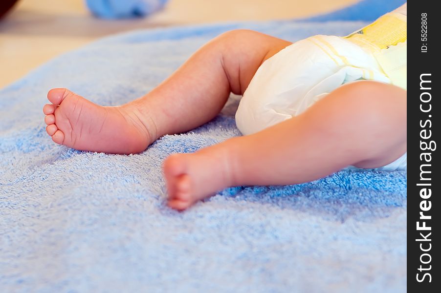 Newborn's legs on bathing towel before bath