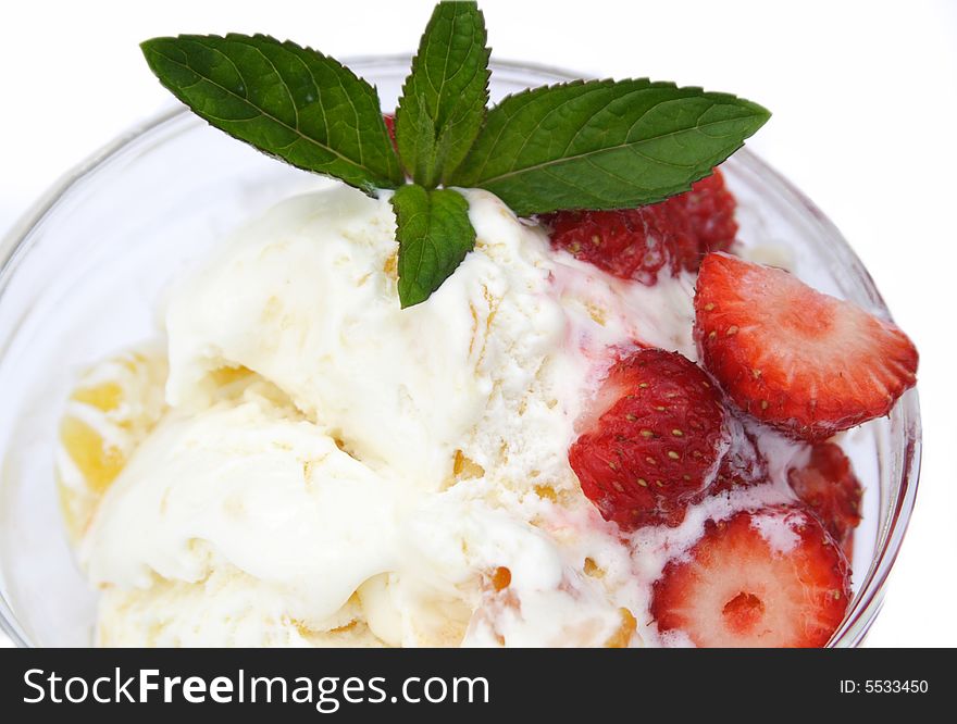 Icecream with strawberries and spearmint