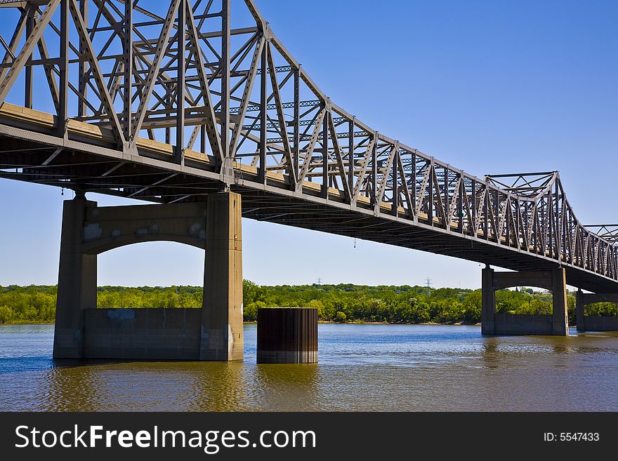 Bridge Spanning the Illinois