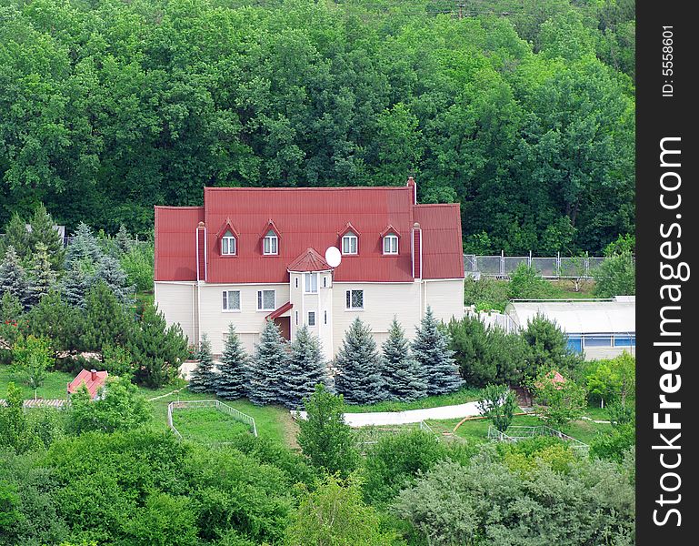 House with nice yard near wood