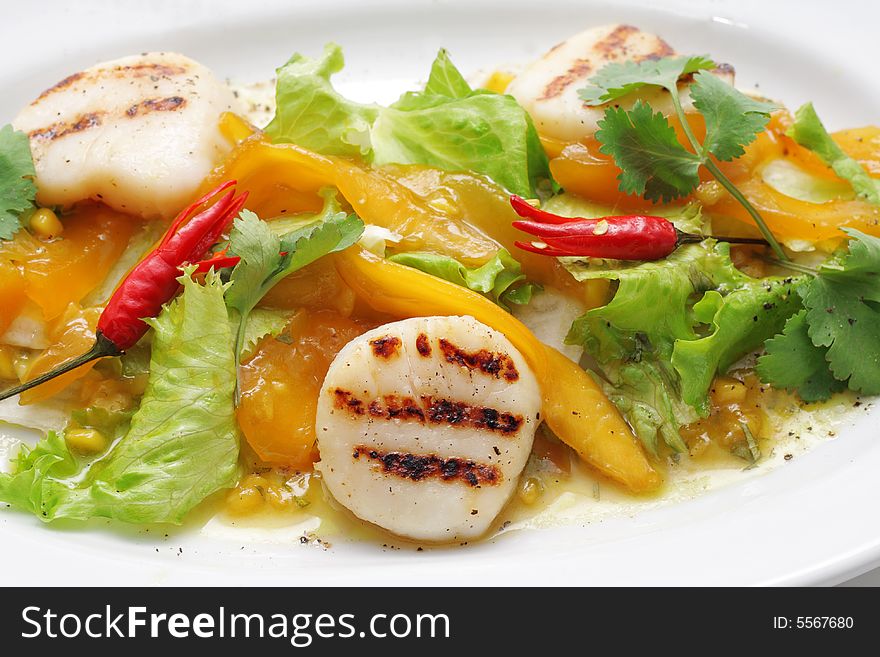 Vegetables and scallops salad