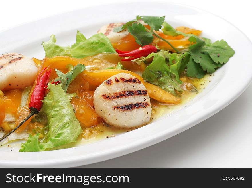 Vegetables and scallops salad