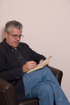 Reading A Book Royalty Free Stock Photos