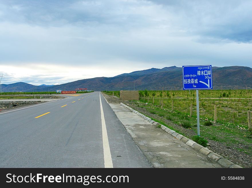 The road of tibet . looks very beautiful .