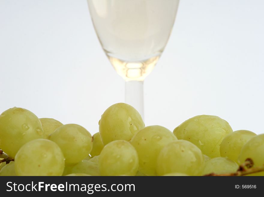 White wine and grapes