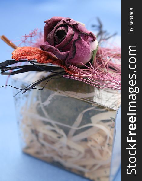 Spa Herbal Fizz Ball in a PVC box decorated with a rose