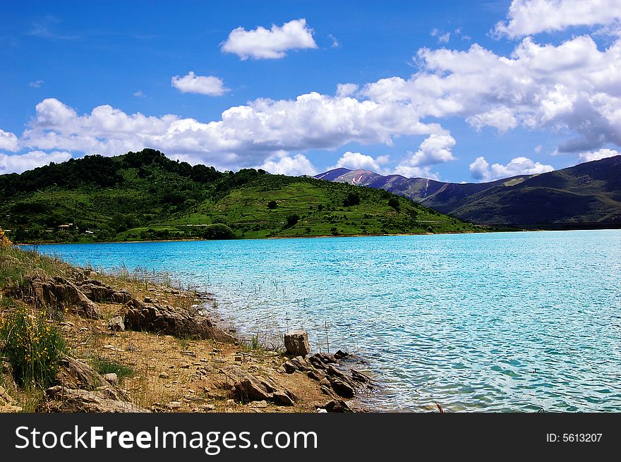 Mountains view whit  a lake. Mountains view whit  a lake