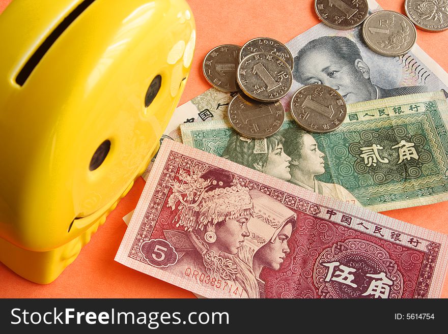 Savings of Chinese bank notes and coins