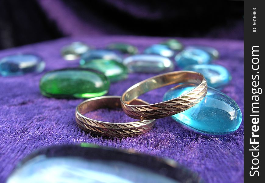 Wedding rings with the stones