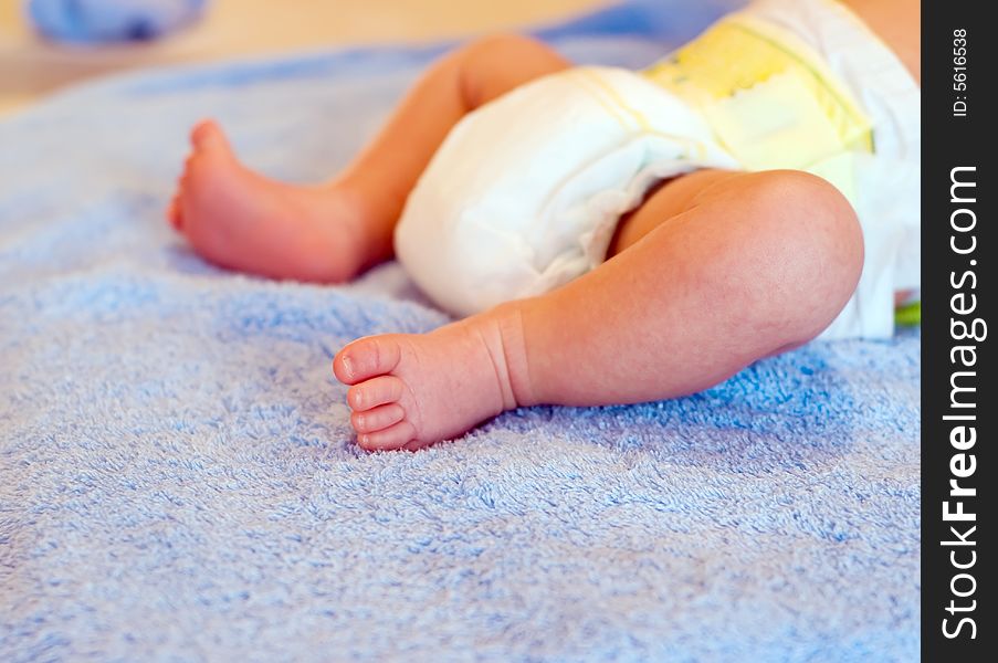 Newborn's legs on bathing towel before bath