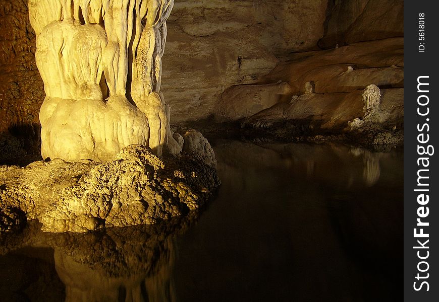 Big stalagmite at Carlsbad caverns. New Mexico.